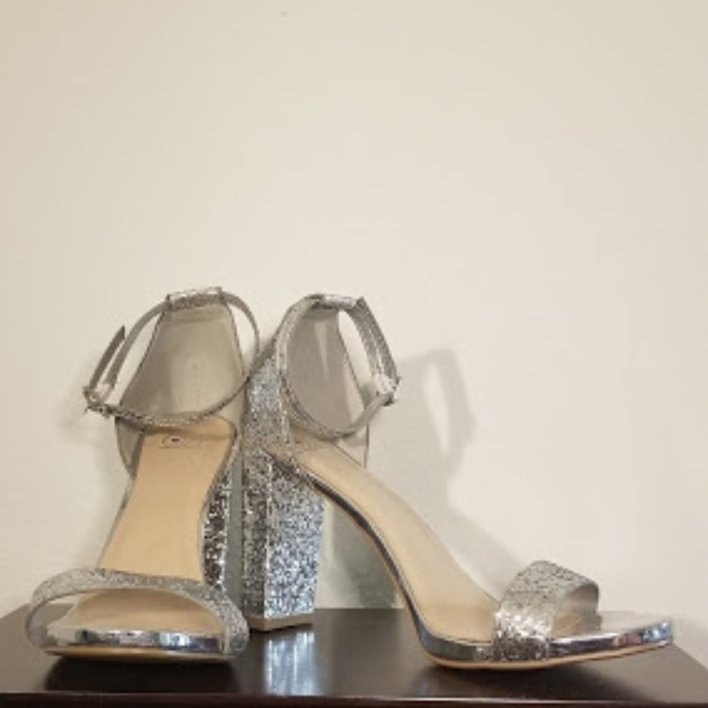 *Sold* Delicious | Silver Glitter Silver Chunky He